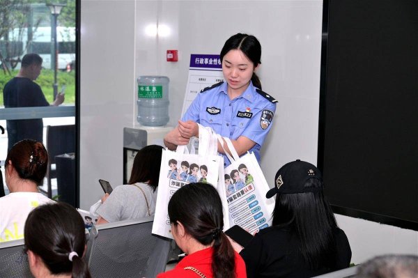 富深所 你执笔逐梦，我全程守护！湖北公安出动警力1.6万余人次护航中考