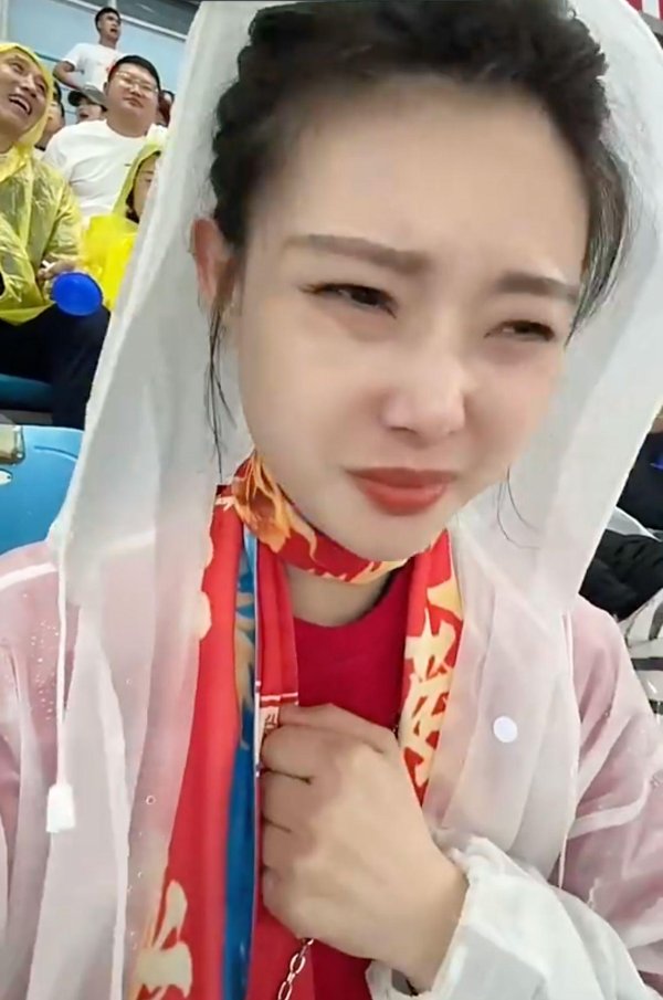 国融汇通 快哭了！常州小姐姐看台捶胸口：南京队毫无友谊精神 0-3了还要进